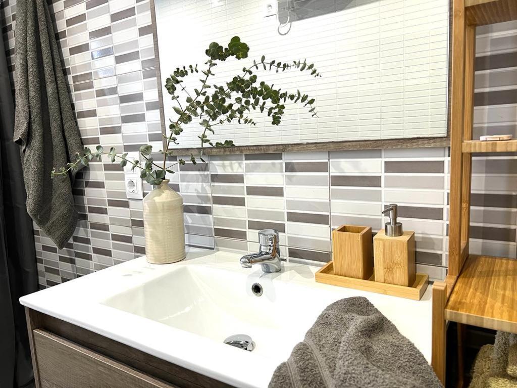 Acogedor Apartamento Cerca De La Playa Apartment Valencia Bagian luar foto